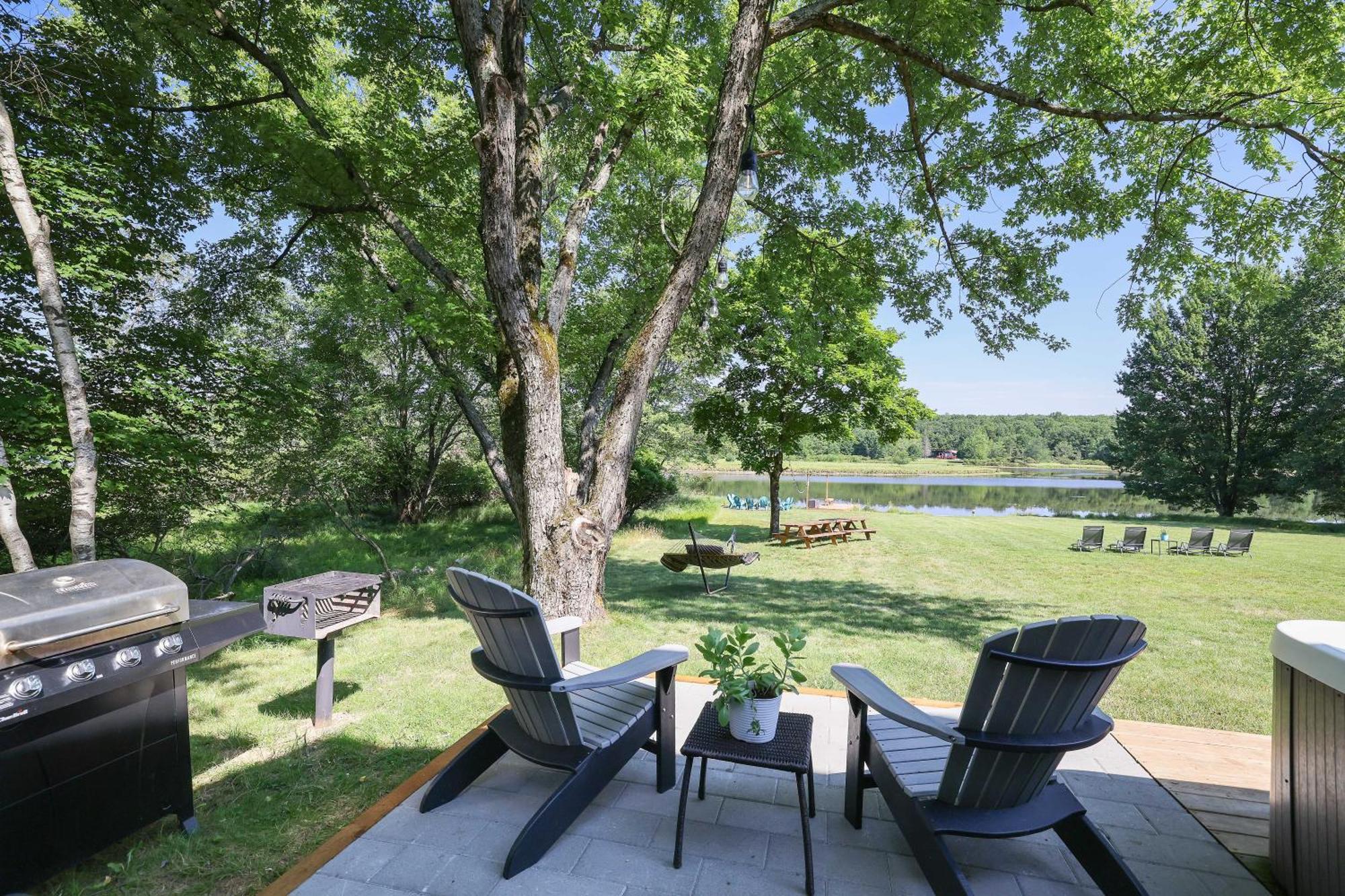 Poconos Brand New Lakefront Oasis 1 Acre, Hottub Gameroom Firepits Talk About Privacy Albrightsville Buitenkant foto