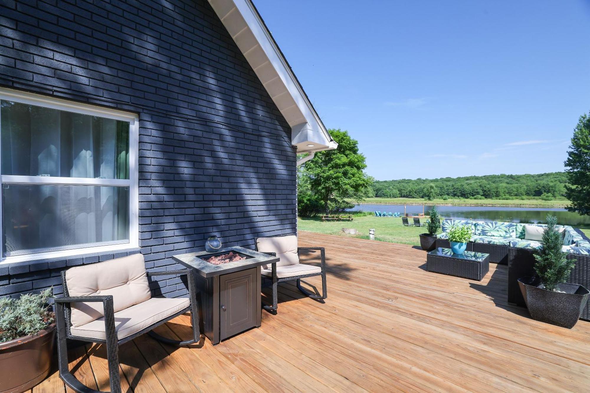 Poconos Brand New Lakefront Oasis 1 Acre, Hottub Gameroom Firepits Talk About Privacy Albrightsville Buitenkant foto