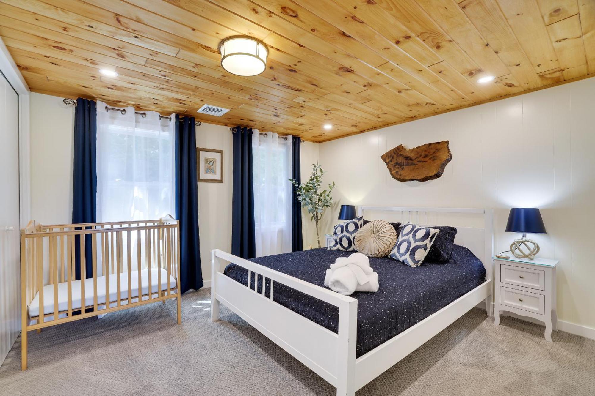 Poconos Brand New Lakefront Oasis 1 Acre, Hottub Gameroom Firepits Talk About Privacy Albrightsville Buitenkant foto