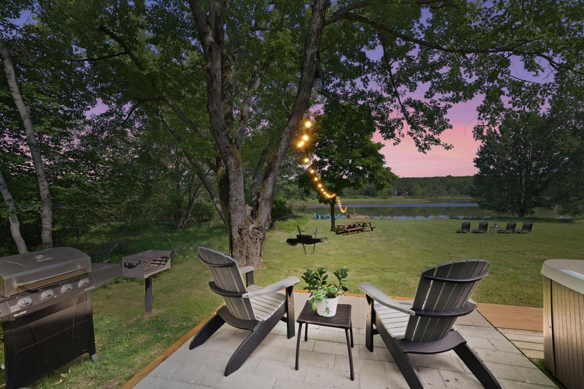 Poconos Brand New Lakefront Oasis 1 Acre, Hottub Gameroom Firepits Talk About Privacy Albrightsville Buitenkant foto