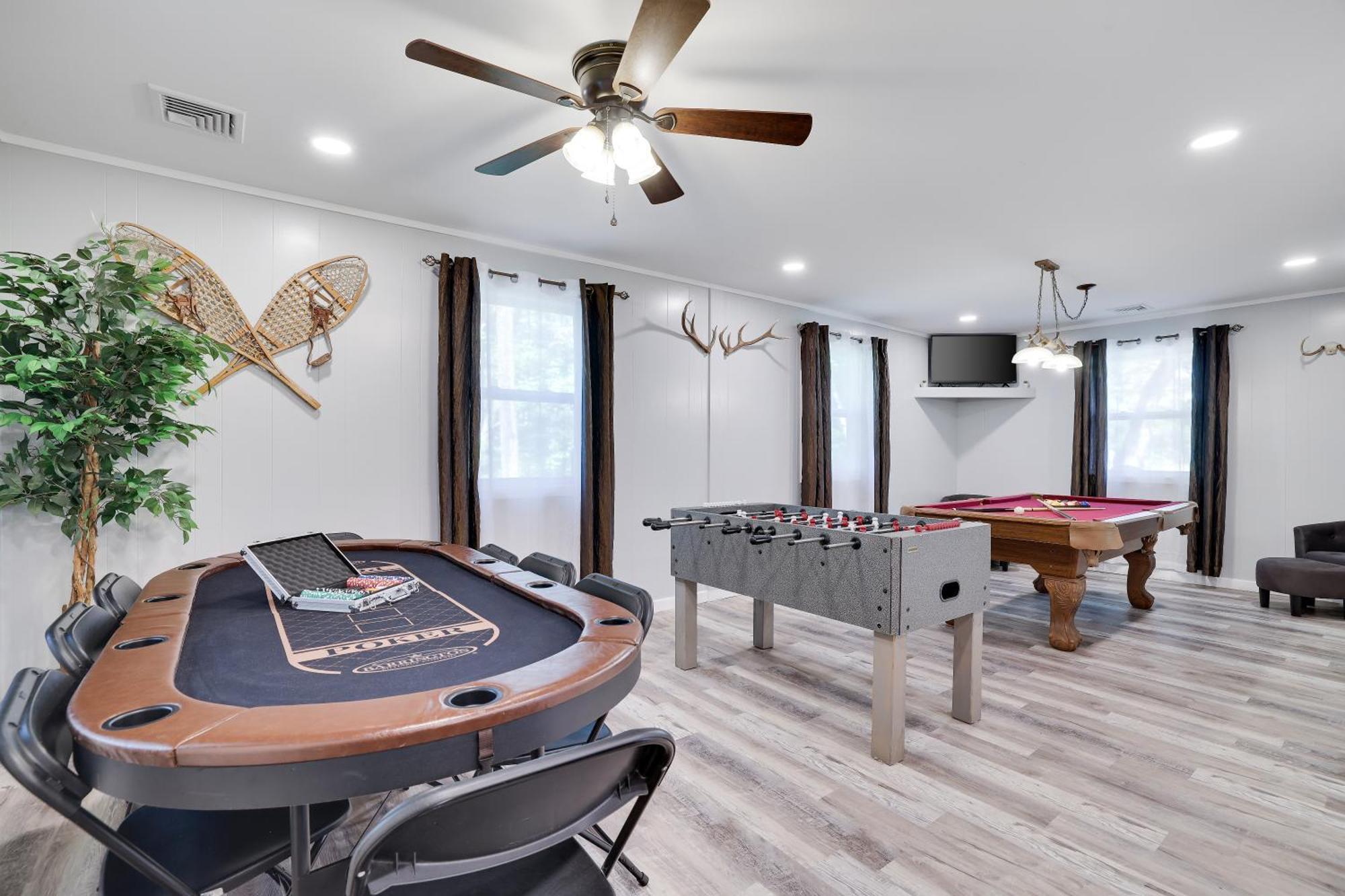 Poconos Brand New Lakefront Oasis 1 Acre, Hottub Gameroom Firepits Talk About Privacy Albrightsville Buitenkant foto