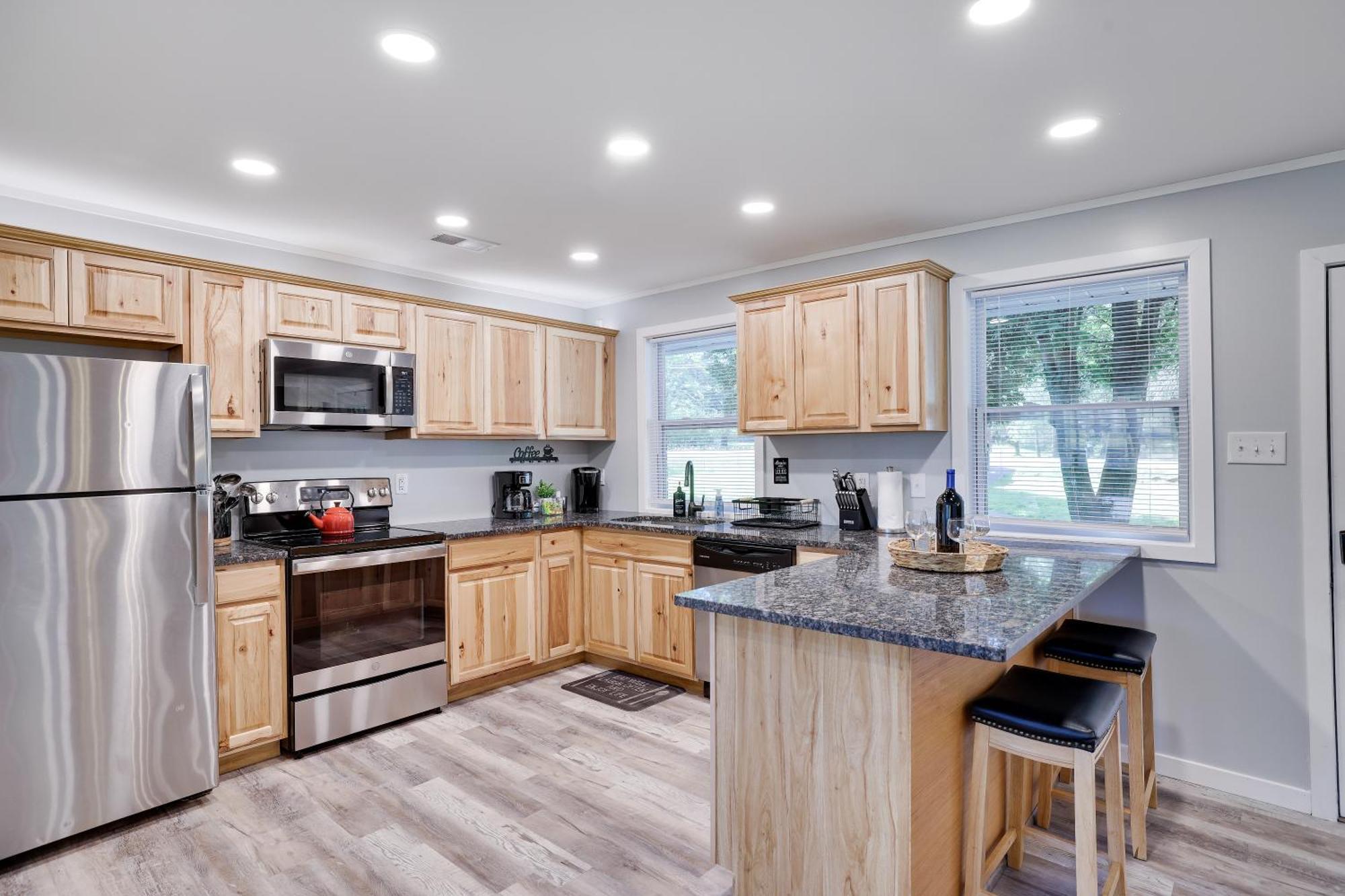 Poconos Brand New Lakefront Oasis 1 Acre, Hottub Gameroom Firepits Talk About Privacy Albrightsville Buitenkant foto