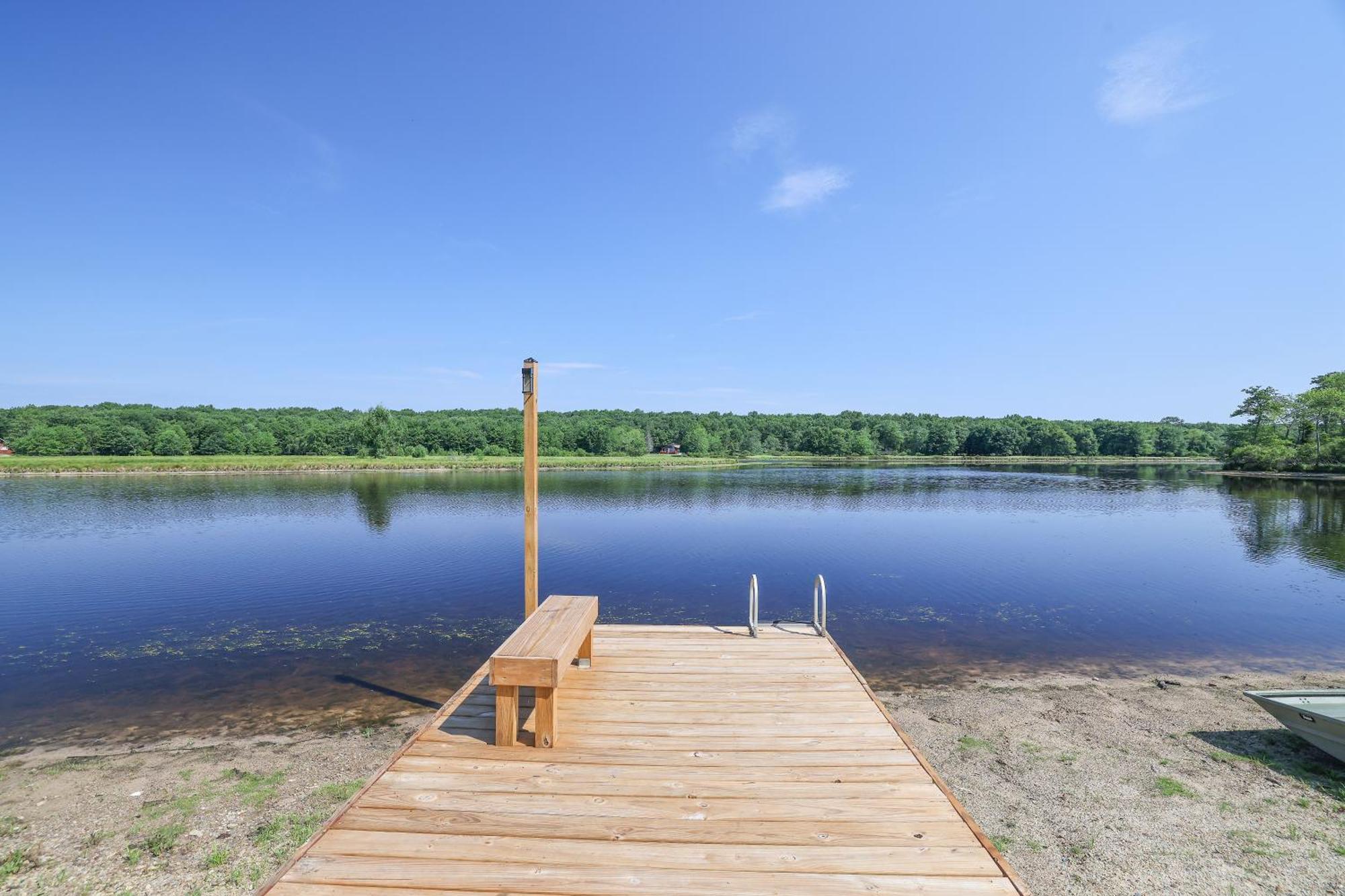 Poconos Brand New Lakefront Oasis 1 Acre, Hottub Gameroom Firepits Talk About Privacy Albrightsville Buitenkant foto